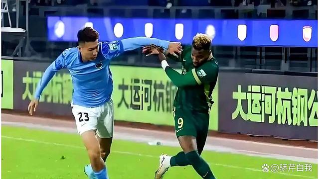 关于足球预选赛场上惊险连连，胜负悬念引人关注的信息