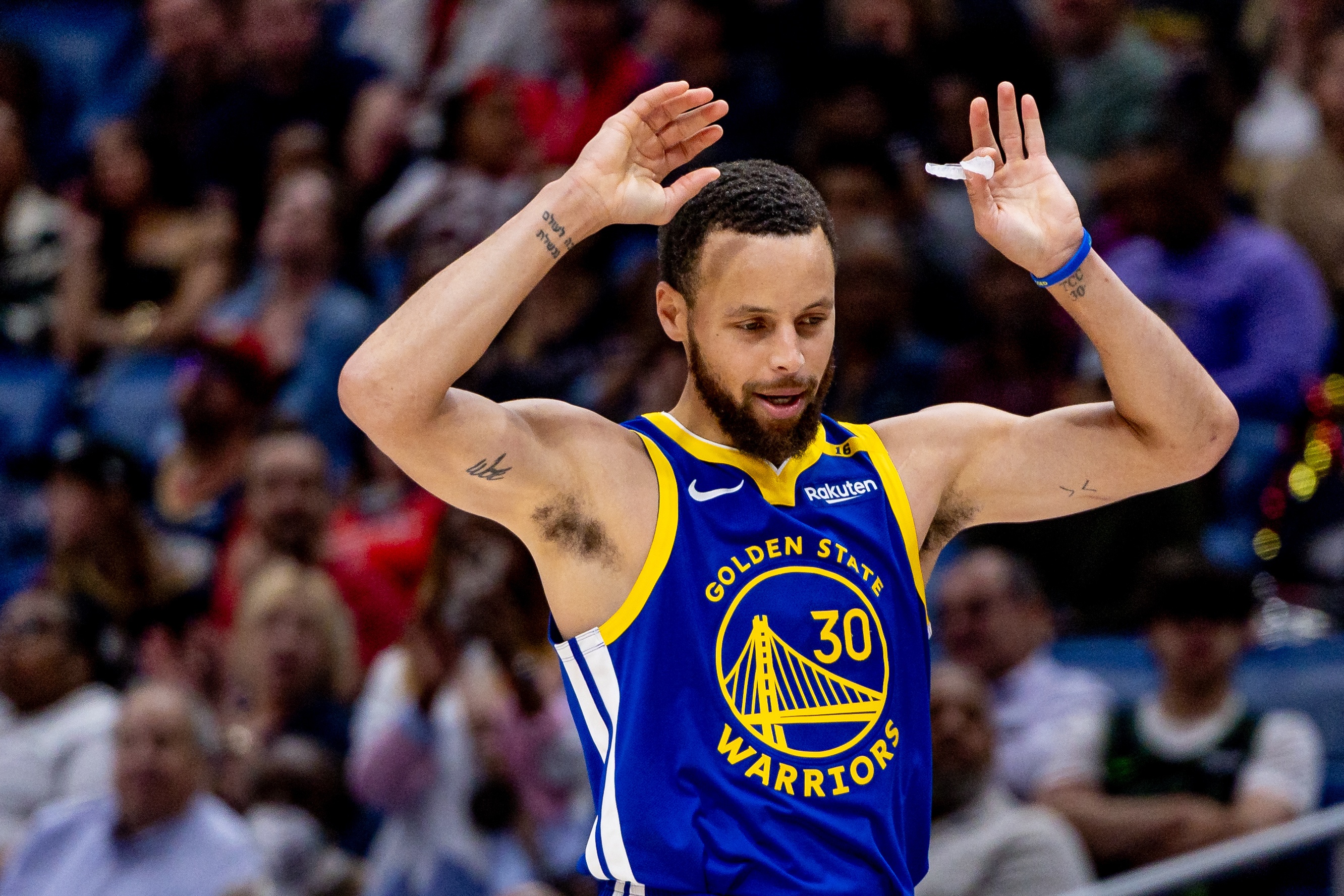 爱游戏tv-包含勇士球员突破个人纪录,球队惊险胜出保持不败的词条