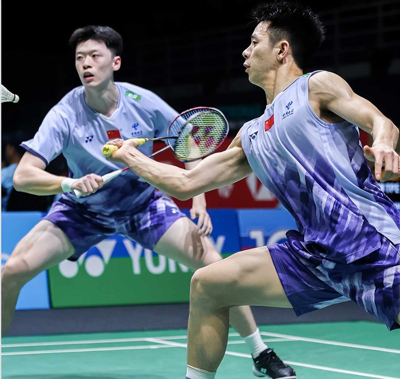 羽毛球赛场悬念重重，选手们实力均衡争胜负的简单介绍