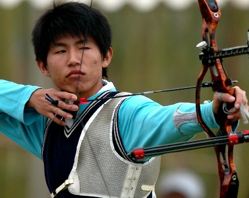 爱游戏在线-瑞典选手全力以赴，赢得射箭比赛胜利