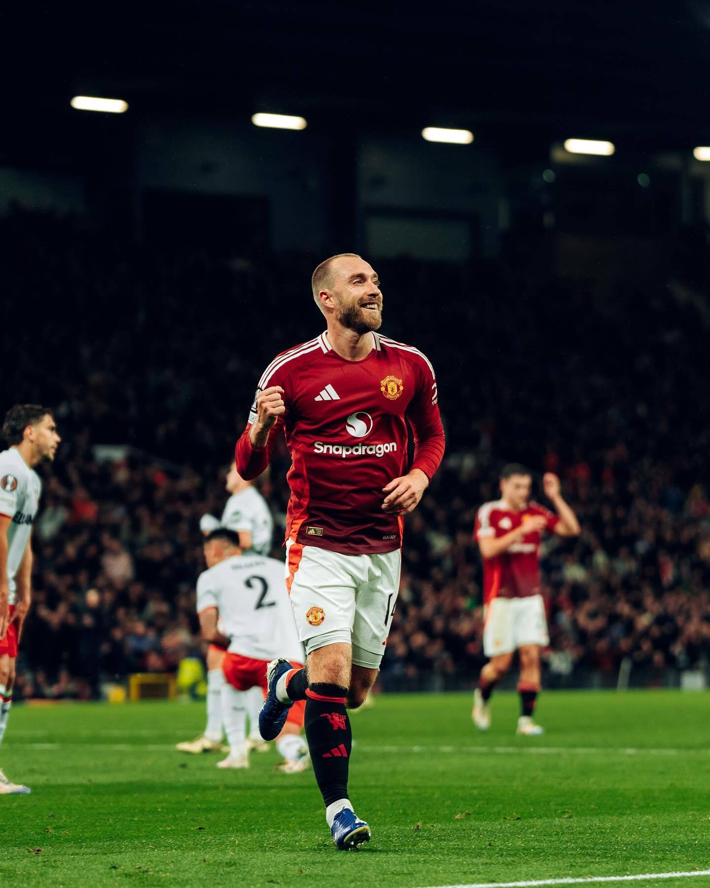 爱游戏APP-包含丹麦鏖战曼联，莱万惊艳四座的词条