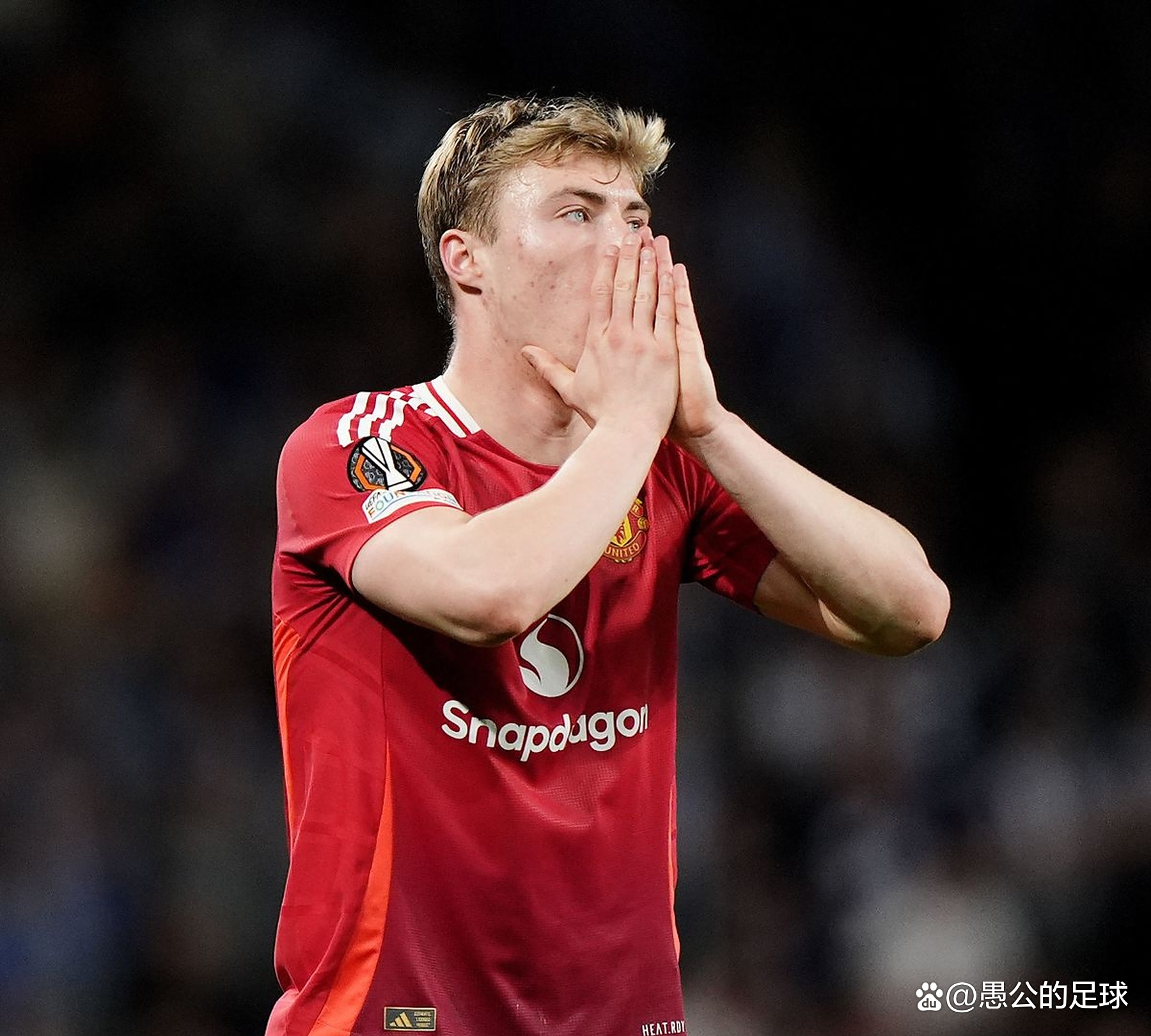 包含丹麦鏖战曼联，莱万惊艳四座的词条