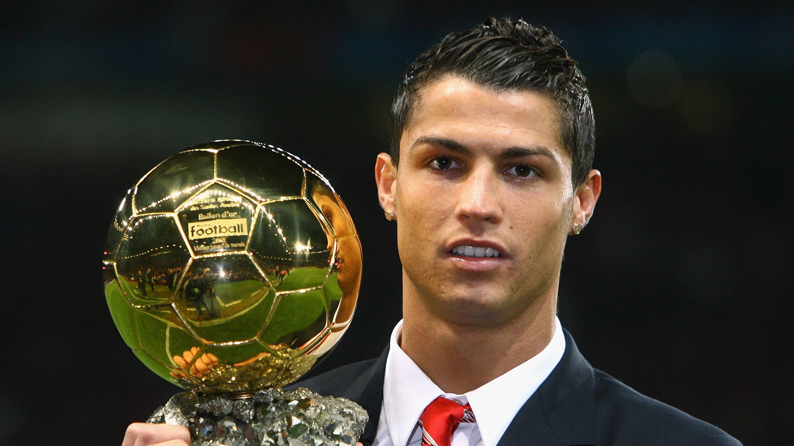 南美铁骑斩落德甲巨人，欧冠之夜弗拉霍维奇接管战场